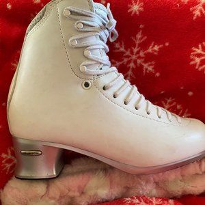 Jackson Premiere 2800 size 7 b figure skates